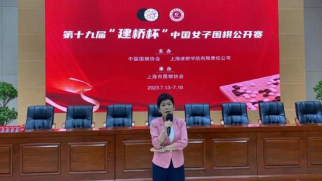 艾美奖提名名单 《权力的游戏》获24项提名领跑 2015-07-17 一年一度的电视类最高奖项，艾美奖的提名如期揭晓。