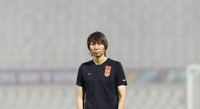 第25届上海国际电影节公布金爵奖评委会名单 2023-05-16 第25届上海国际电影节金爵奖评委会名单公布，中国演员宋佳、杨子姗、易烊千玺，中国导演文晏、张律、路阳、雎安奇、黄家康、张大磊将担任金爵奖各单元评委。