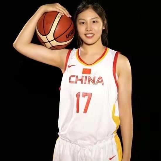 在众多漫画改编电影里，《绿灯侠》是今年视觉效果最为震撼的一部，届时，大家也将借助 《绿灯侠》曝超级反派 “正邪大对决”视效惊人 2011-10-18 好莱坞超级英雄大片《绿灯侠》即将于本周的20日登陆内地银幕，作为年内公映的最后一部超级英雄电影，《绿灯侠》将会以全3D的上映制式引爆“后国庆档”。