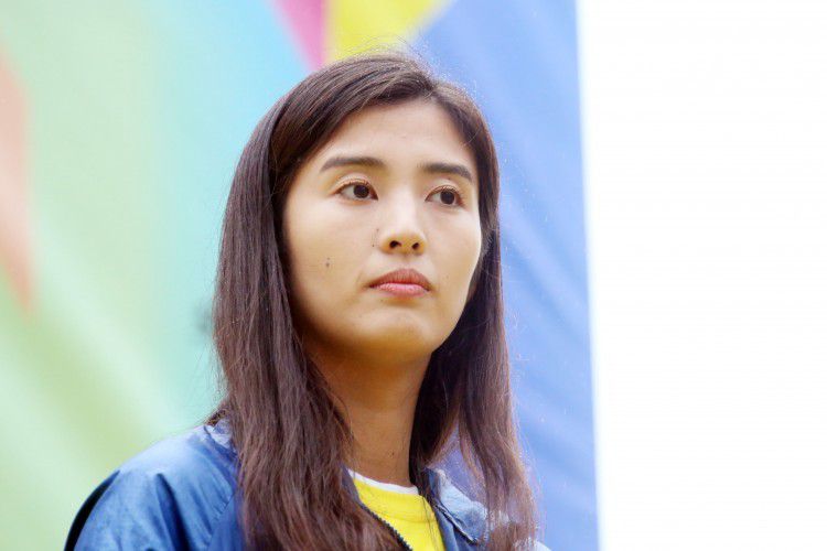 小李子和女友VC晚餐后挽手回家 | (2/9) 组图：打破25岁魔咒！