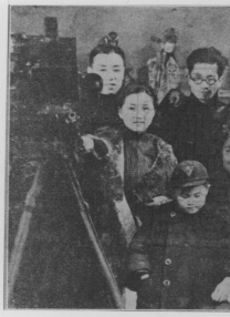 主持人蓝羽将与电影产业链上下游民营电影企业代表进行访谈。